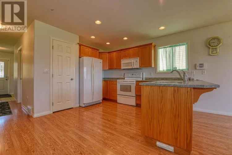 Low Maintenance Rancher with Exceptional Views - 2 Beds, 2 Baths, Double Garage