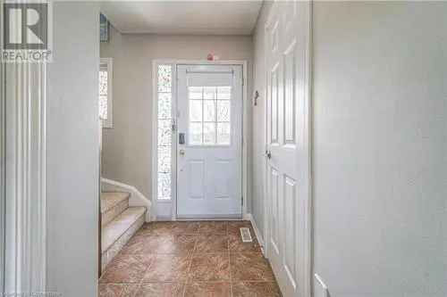 3 Bed 25 Bath Freehold Townhome in Hespeler Milpond