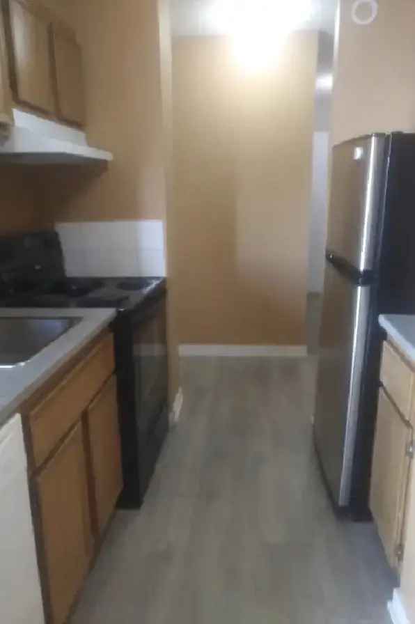 Bright Spacious 1 Bedroom Suite All Utilities Included