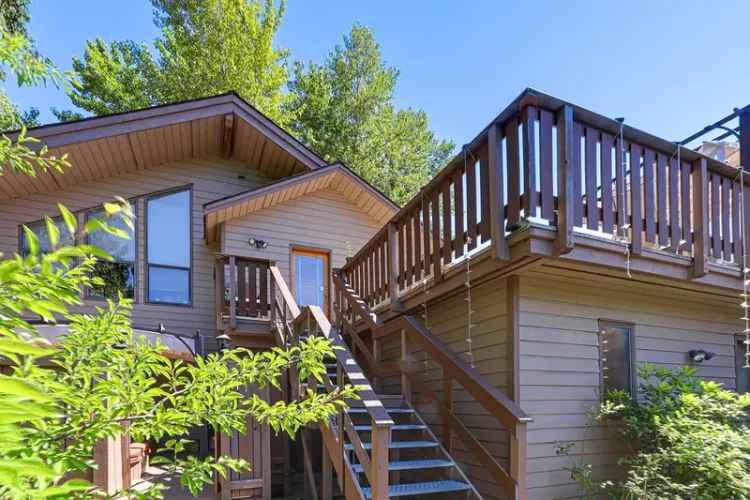 A $1,599,000.00 House/Single Family with 3 bedrooms in Garibaldi Highlands, Squamish