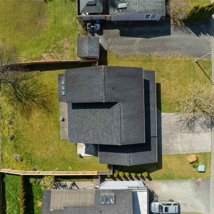 Fully Renovated Family Home with Updated Kitchen and Bathrooms