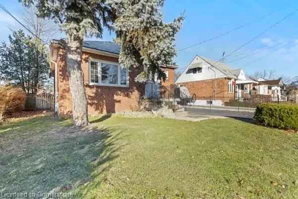 House For Sale in Hamilton, Ontario