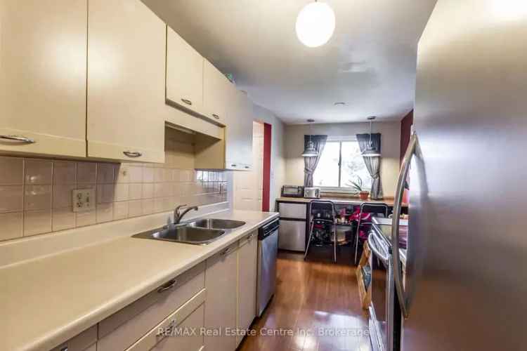 3 2 Bedroom Family Home in Guelph Near University