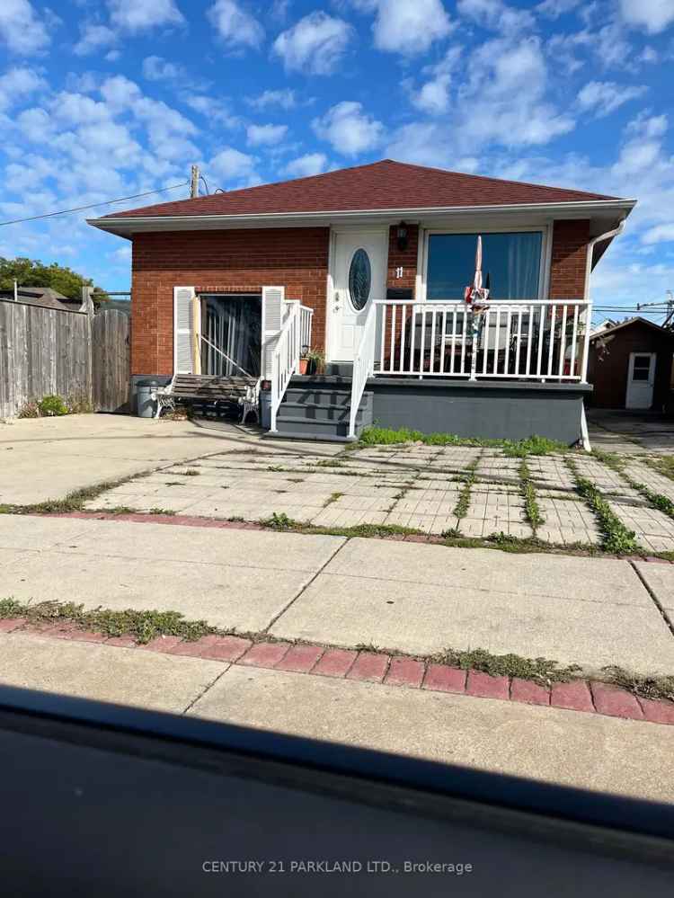 House For Sale in Hamilton, Ontario