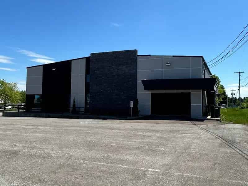 Commercial Building Office for Sale Roberval