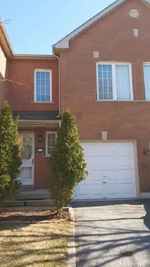 Rent 3 Bedrooms Spacious Townhouse in Pickering with Backyard