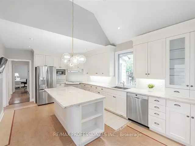 4 Bedroom Home in Chestnut Hills Humber Valley Village