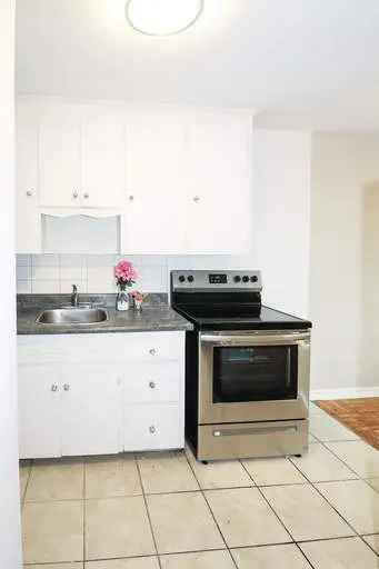 Apartment For Rent in 2515, Eglinton Avenue West, Toronto, Ontario