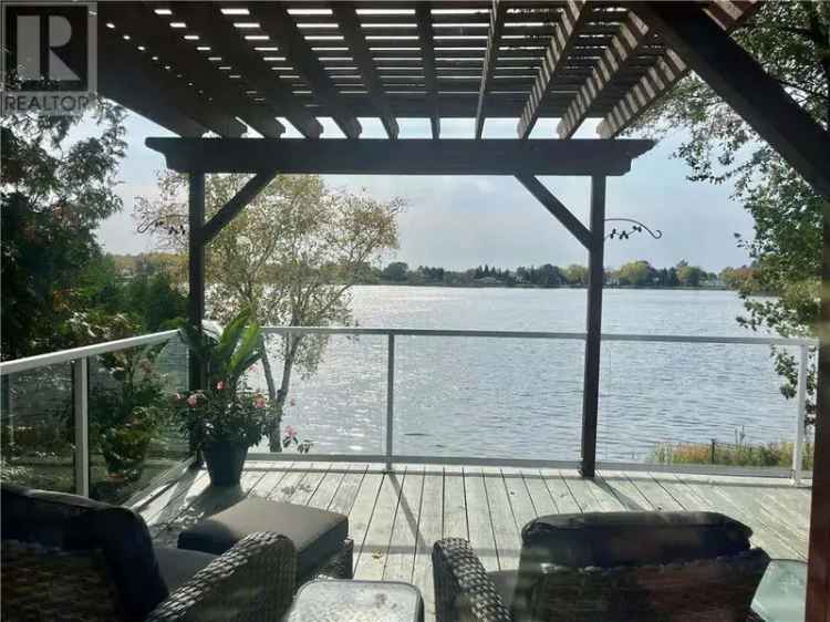 Stunning Waterfront Bungalow in Minnow Lake