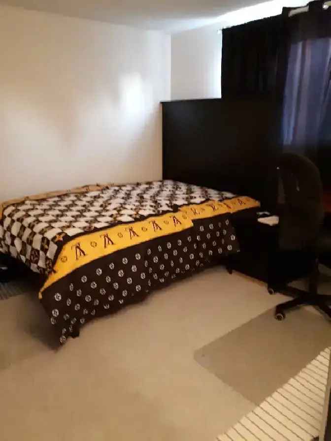 A Master Bedroom for Rent - Near to O train Blair Station