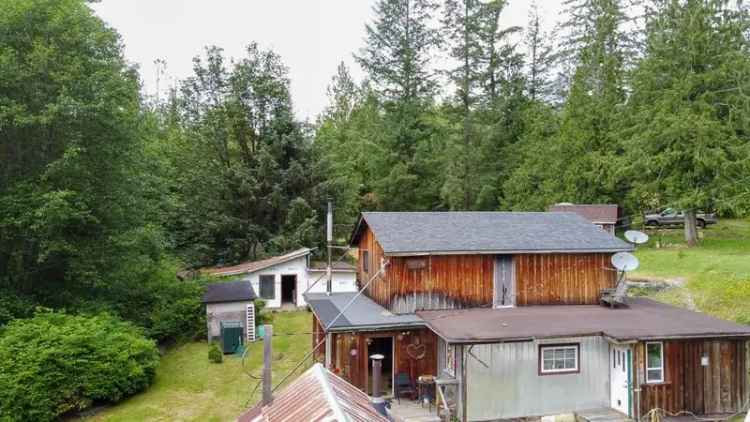 A $1,299,999.00 House with Acreage with 3 bedrooms in Pender Harbour Egmont, Sunshine Coast