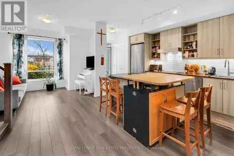 2-Bedroom Townhouse in Leaside with Modern Amenities