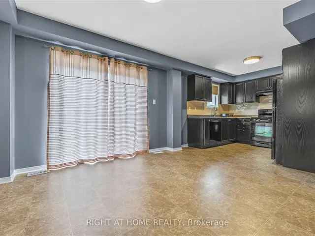 Binbrook Family Home 3 Beds 3 Baths Finished Basement