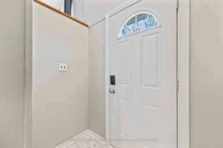 Amherstview Raised Bungalow Family Home 3 Bedrooms