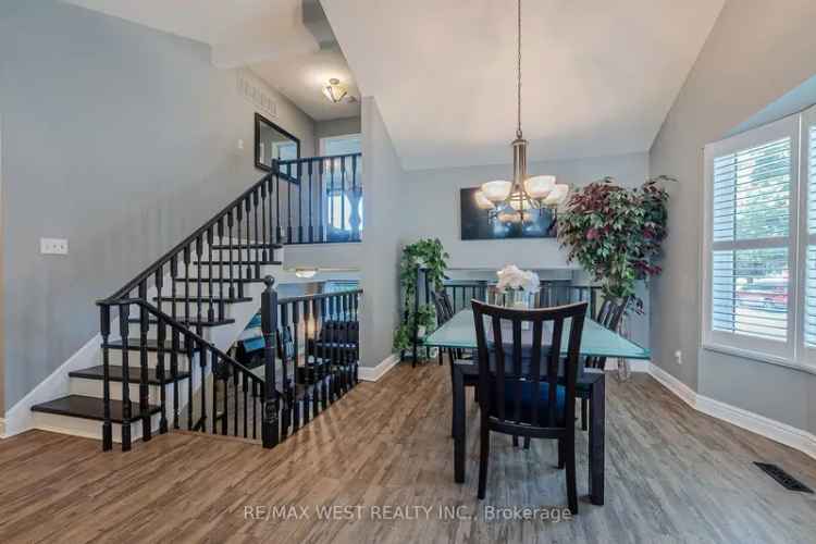 Condo For Sale in New Tecumseth, Ontario