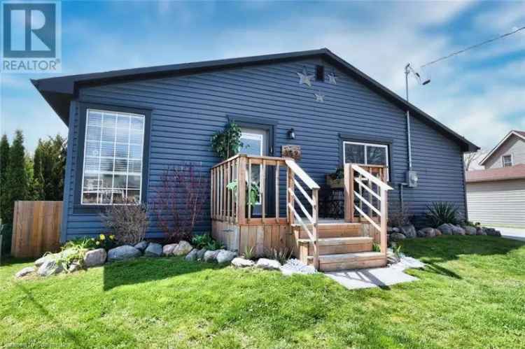 Charming 2-Bedroom Home Near Town Conveniences