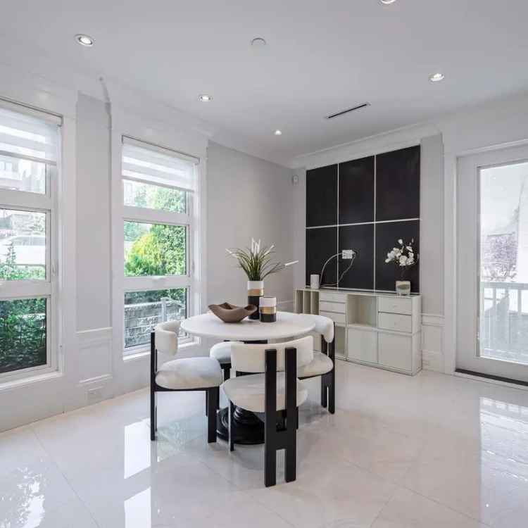 Arbutus Modern Home 3 Beds 3 Baths Mountain City View