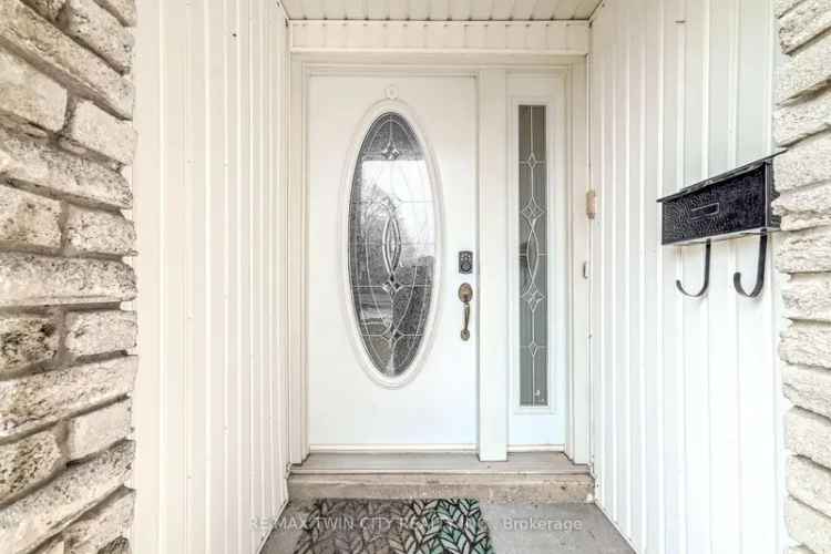 4 Bedroom 3 Bathroom House in Mayfair North End
