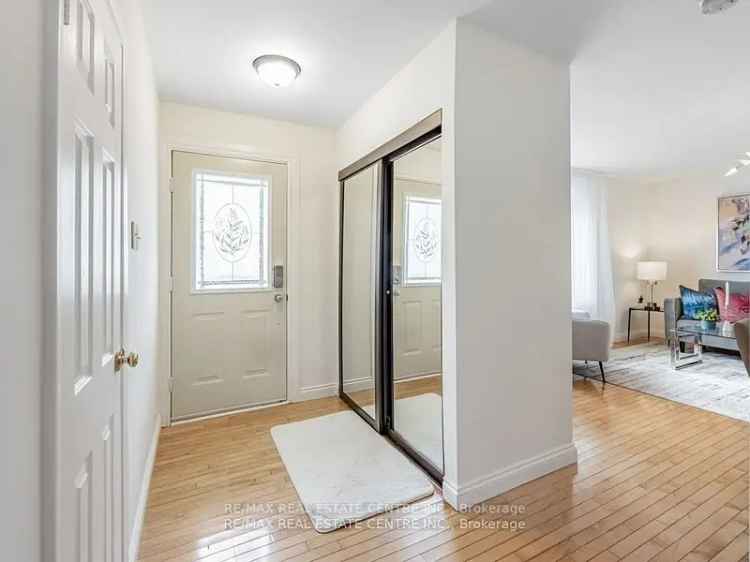 House For Sale in Mississauga, Ontario