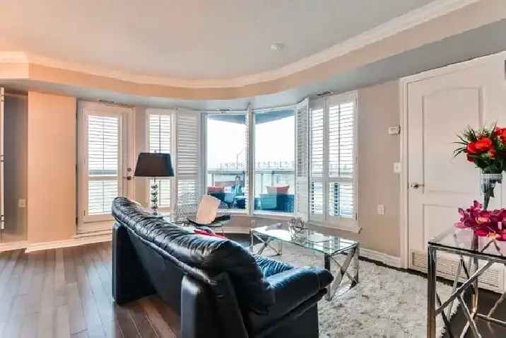 Luxurious 2 Bedroom Condo near Sheppard Subway Station