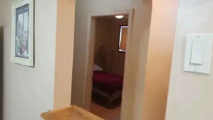 Nice, Spacious Room For Rent by NSCC Campus, Leeds Street. Halif