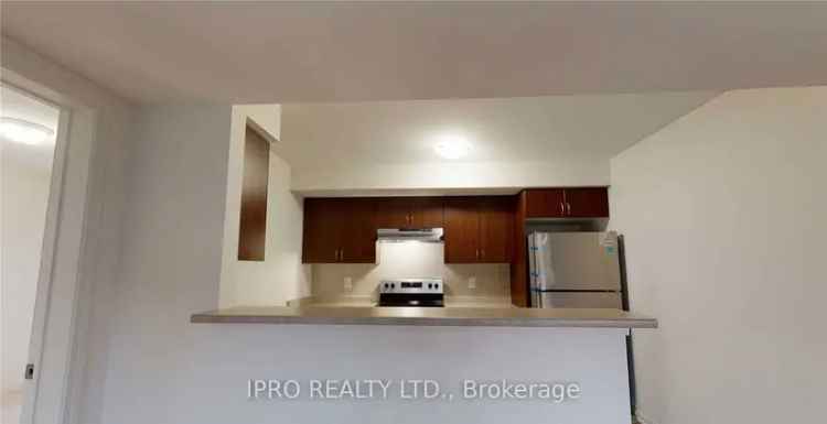 Lease Townhome 3 Bed Den Near Park Modern Kitchen Ensuite