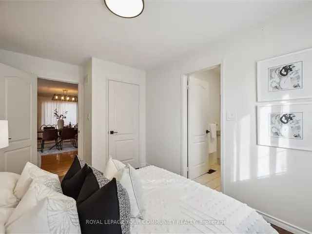 House For Sale in Newmarket, Ontario