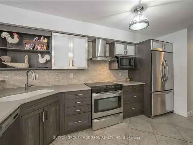 Townhouse For Sale in 152, Albert Street, London, Ontario