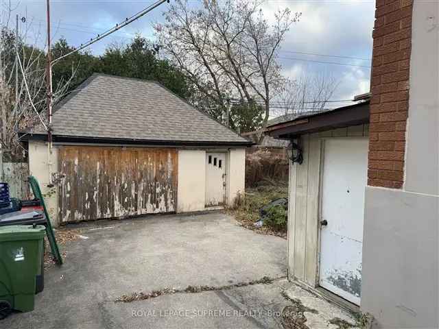 House For Sale in Toronto, Ontario