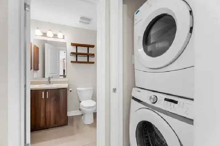 Stunning 1 Bedroom Condo Main Floor Central Area Updated