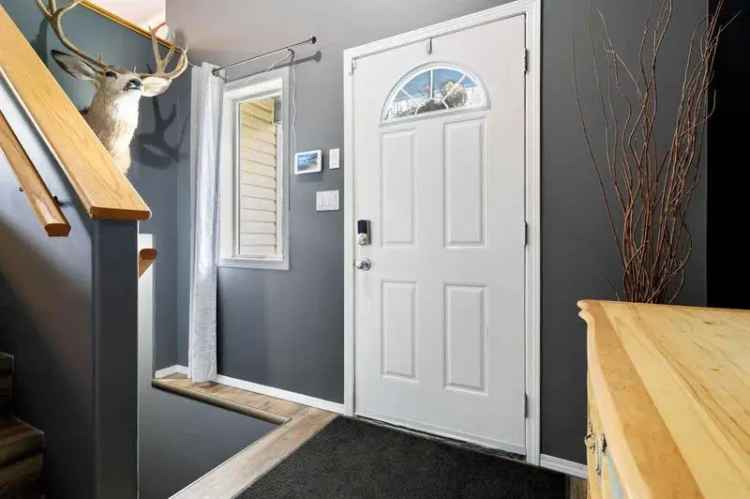 5 Bed 2 Bath Bi Level Home in Countryside South