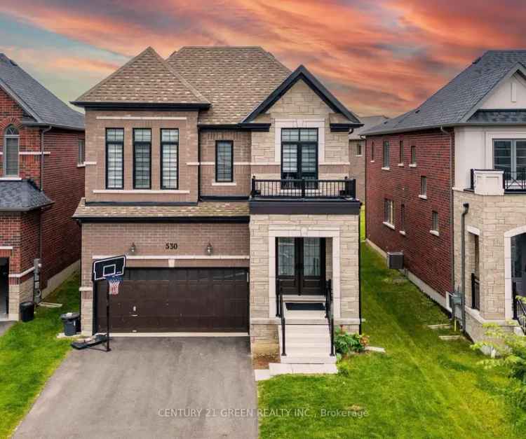 4 Bedroom 2.5 Bath House Beautiful Kitchen Island Gas Fireplace Double Garage