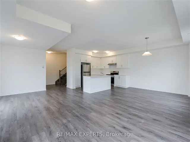 Bradford Freehold Townhome Modern Open Concept 4 Bedroom