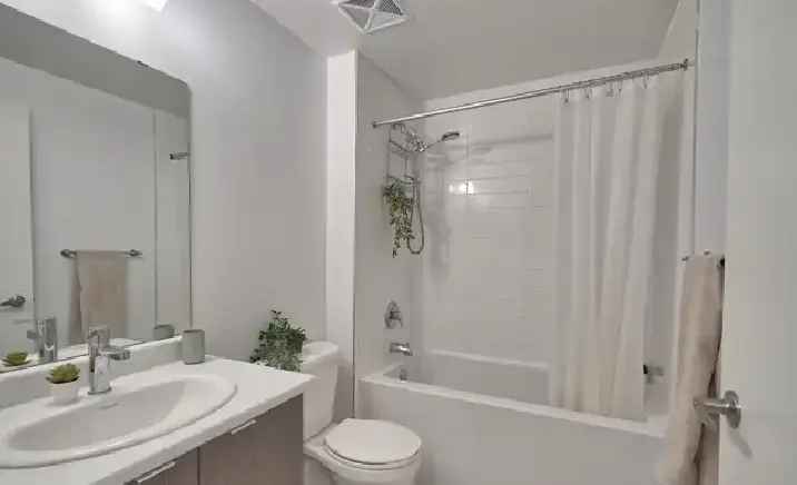 Bright Modern Top Floor 1 1 Den Unit Stunning Views