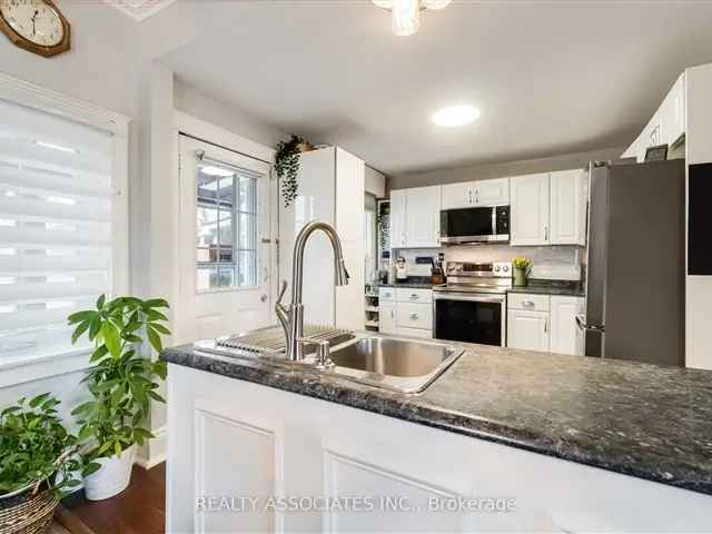 House For Sale in Hamilton, Ontario