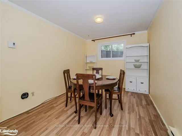 3 Bedroom Side Split Home Large Lot Quiet Neighbourhood