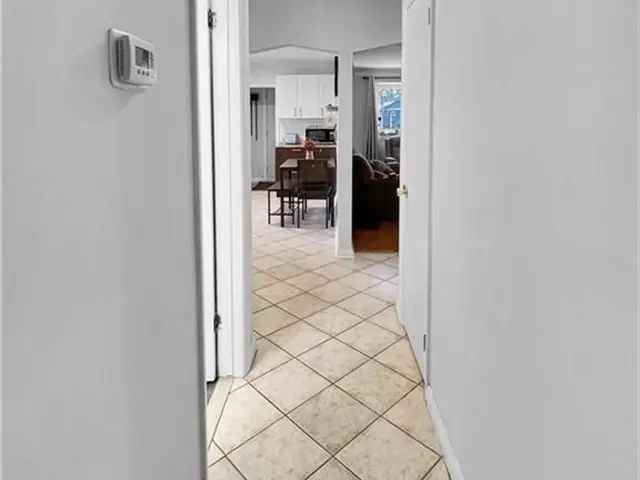 House For Sale in Hamilton, Ontario