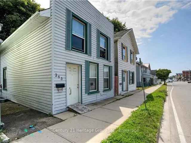 Gananoque 3-Bedroom Home Near Schools and Amenities