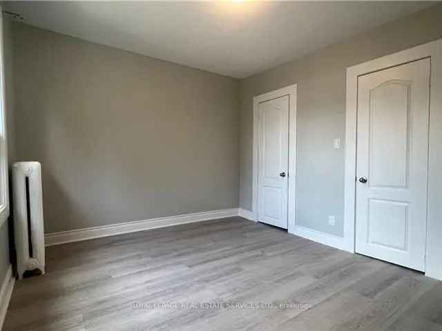 Spacious 2-Bedroom Gage Park Unit - In-Unit Laundry & Parking