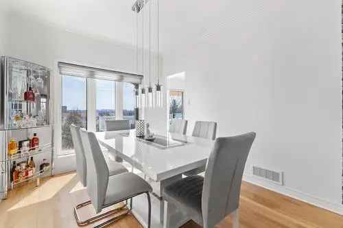 5-Bedroom House with Double Garage and City Views