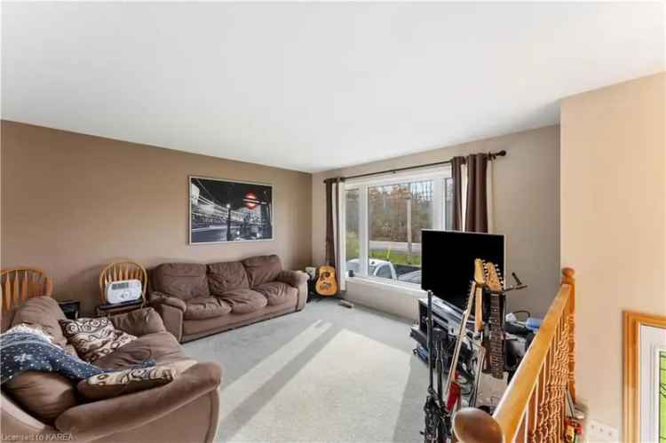 House For Sale in Quinte West, Ontario