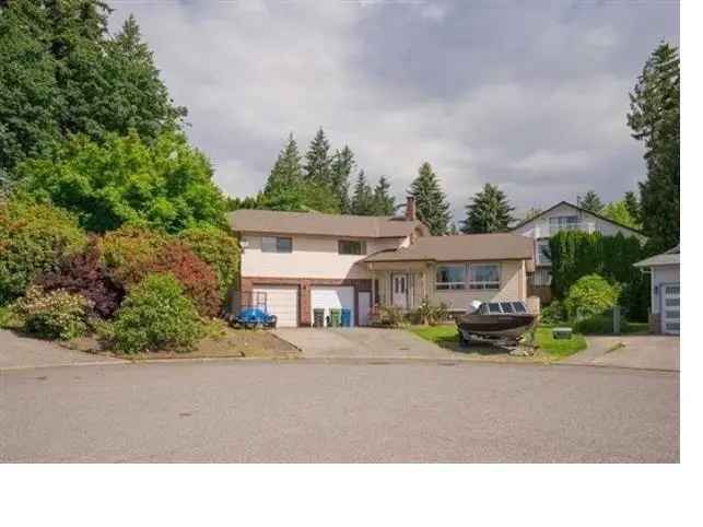 Abbotsford Family Home For Sale - Updated Kitchen, Big Garage