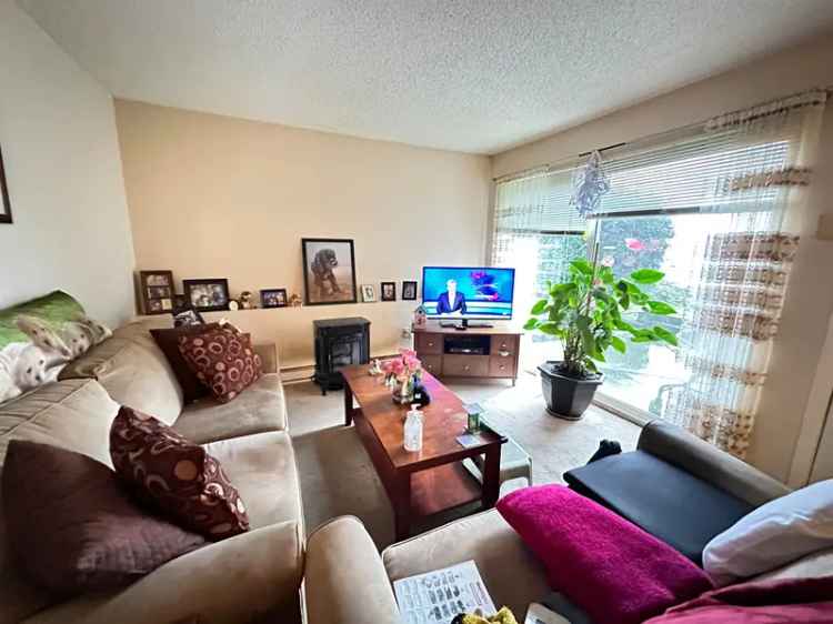 A $690,000.00 Townhouse with 3 bedrooms in North Shore Pt Moody, Port Moody