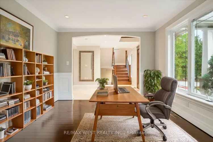 House For Sale in Oakville, Ontario