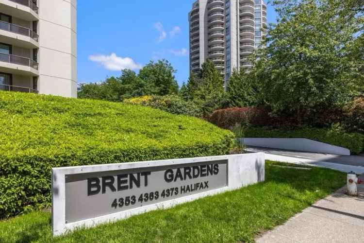 Brentwood Gardens Top Floor 2-Bed with Private Patio