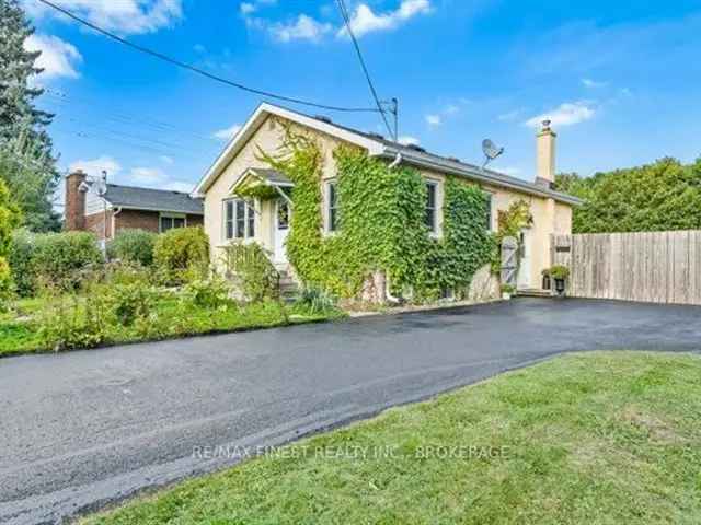 Charming Bungalow in Reddendale - Close to Queens, KGH & Downtown