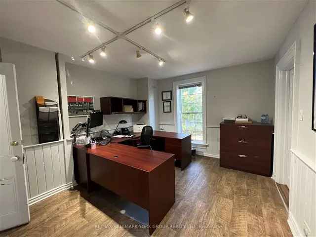 House For Sale in Aurora, Ontario