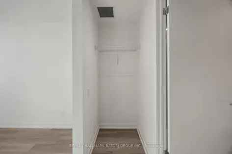 5 rooms apartment of 65 m² in Toronto