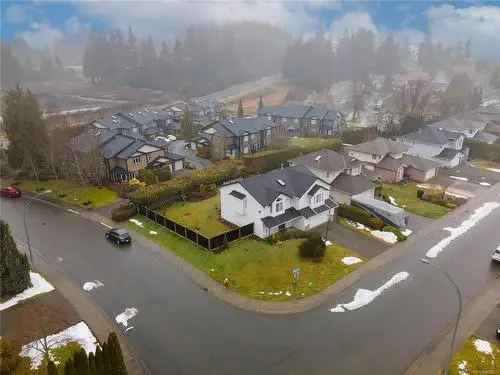 Updated 2-Story Home in Parkwood, Nanaimo