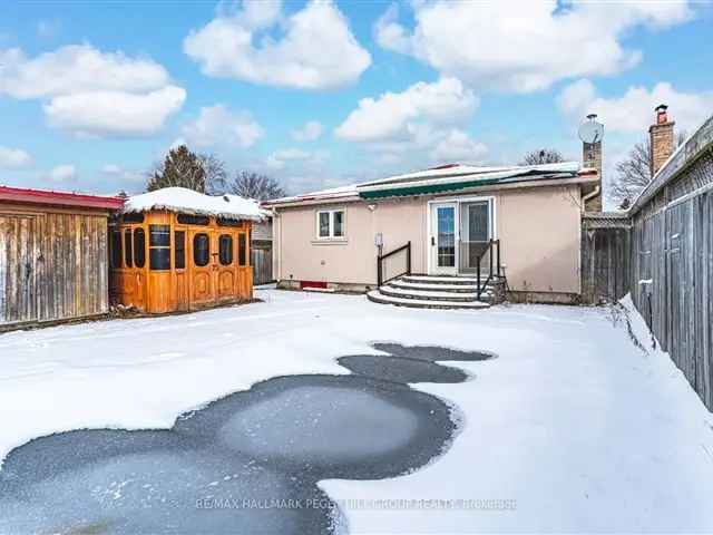 Sunnidale Dream Home: Ranch Bungalow with Pool & Park Views